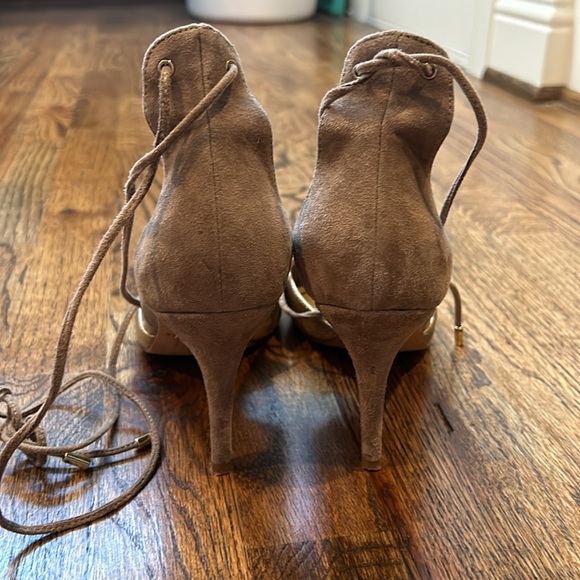 Gold dressy event neutral heels 8.5 - Picture 3 of 5